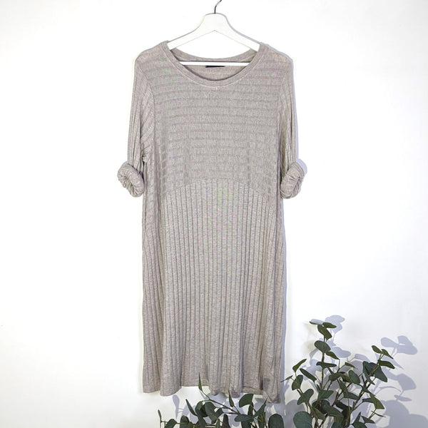 Soft wide ribbed fabric dress with arched middle seam