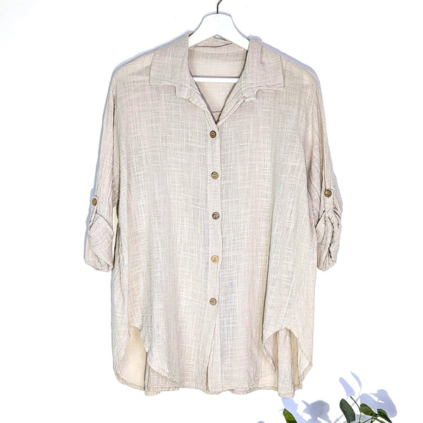 Flattering light weight cotton shirt with coco buttons