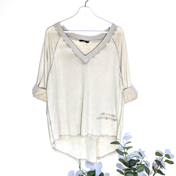 Vintage wash V-neck hi-lo top with button pleat detail (M)