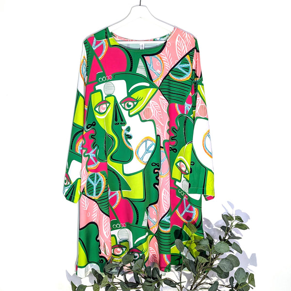 Roomy 'Picasso' style portrait print long top with pockets (L-XL)