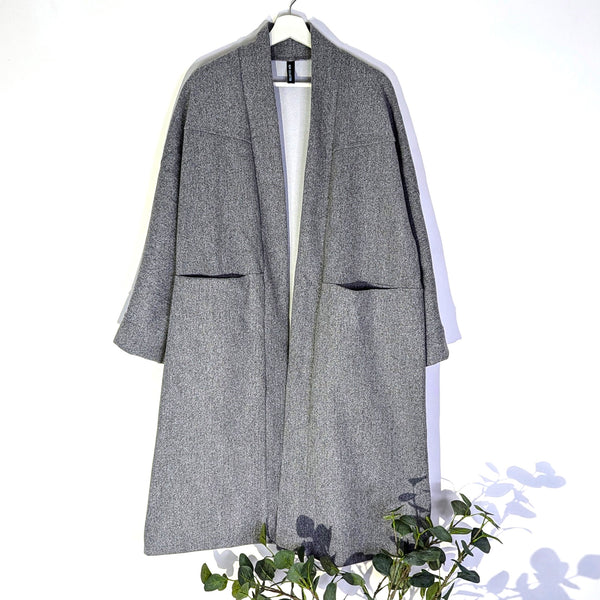 Viscose mix roomy coat with horizontal seam and pockets (M-L)