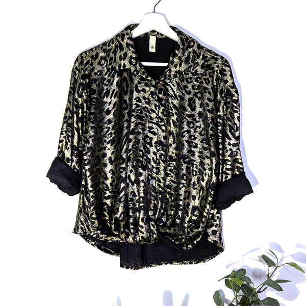 'Satin'-like metallic fabric leopard print shirt with mother of pearl buttons (M)