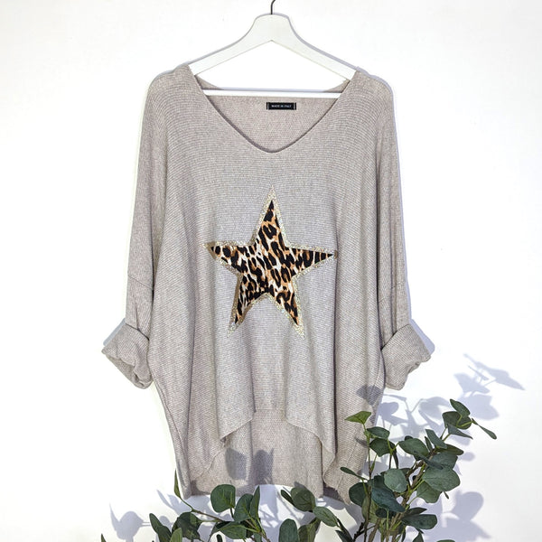 Warm and cosy top with leopard star motif with gold edge (M-L)