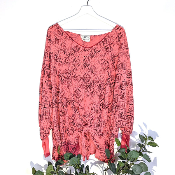 V-neck viscose tie top with Damask style print (M-L)