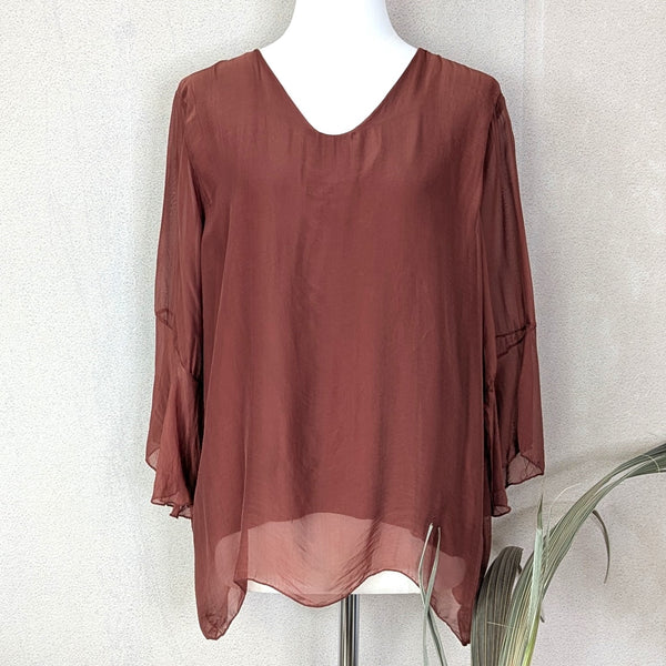 Silk blend top with slightly fluted sleeves (S-M)