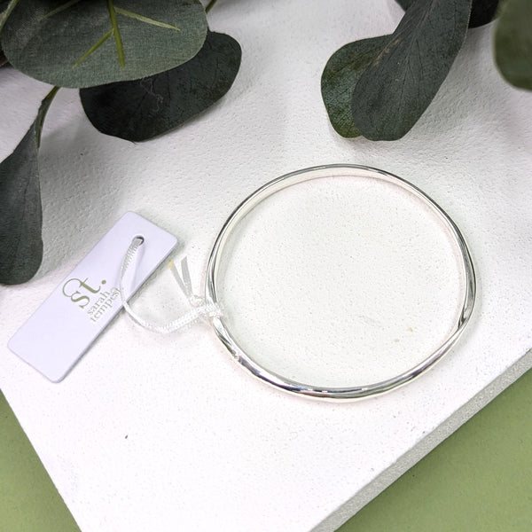 Contemporary simple soft beaten effect bangle