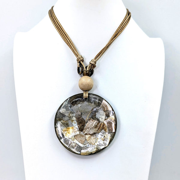 Luxe shell inlay disc necklace