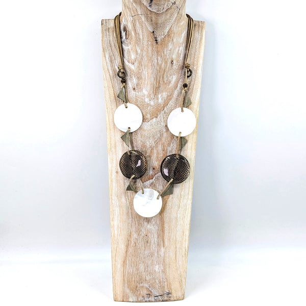 Luxe snake resin and shell discs link necklace