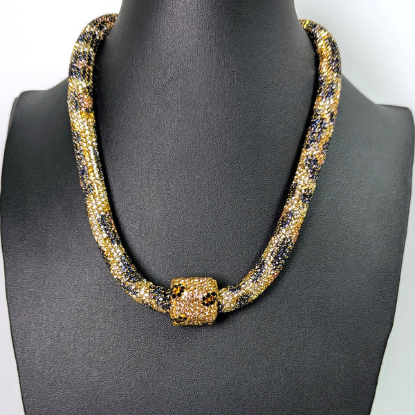 Animal effect crystal necklace feature bead