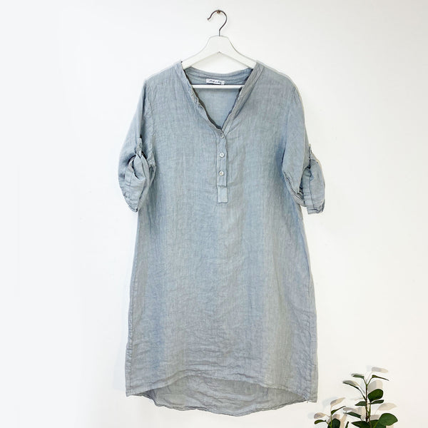 Roomy high low linen top with front pockets and mother of pearl buttons (M)