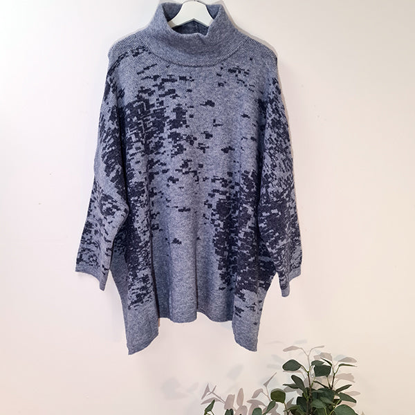 Luxury turtle neck jumper with blotched design knit