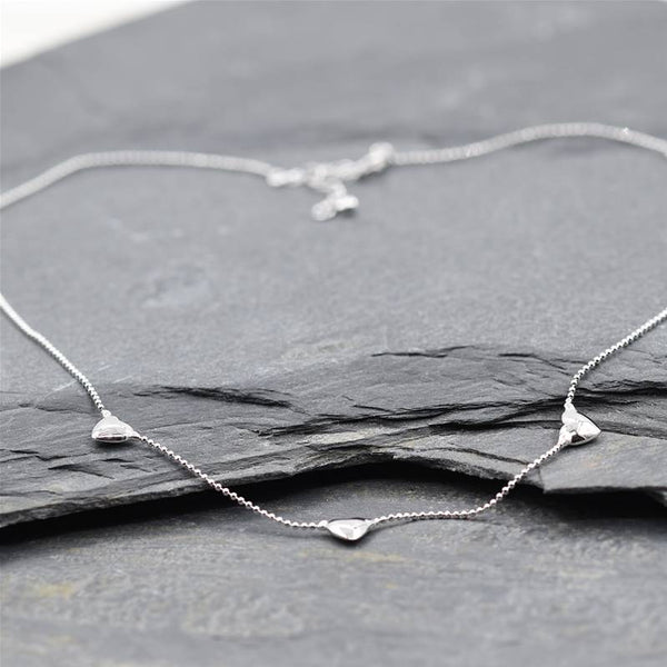 Delicate short necklace with small hearts