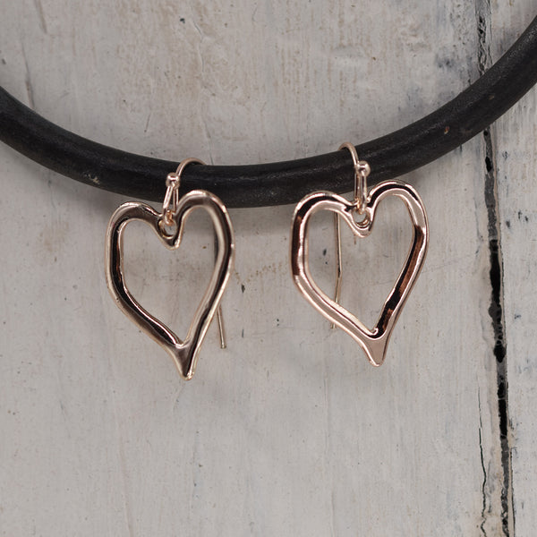 Tiny beaten effect heart hook earring