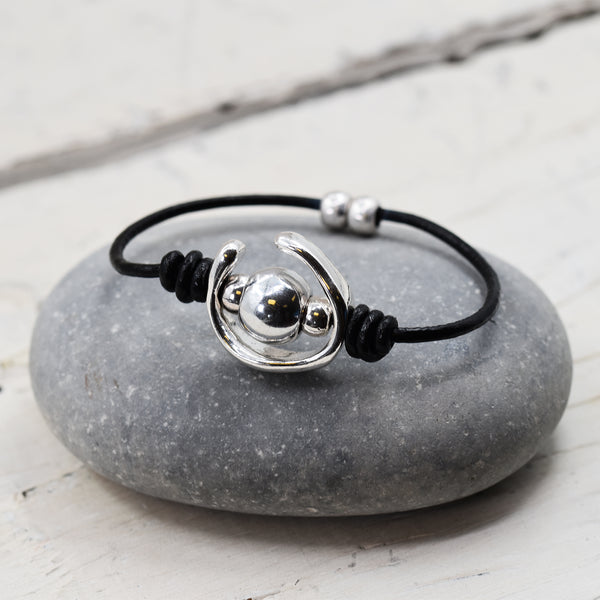 Black leather and organic shape bracelet with magnet clasp