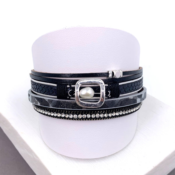 Real pearl in organic square element multistrand PU magnetic bracelet