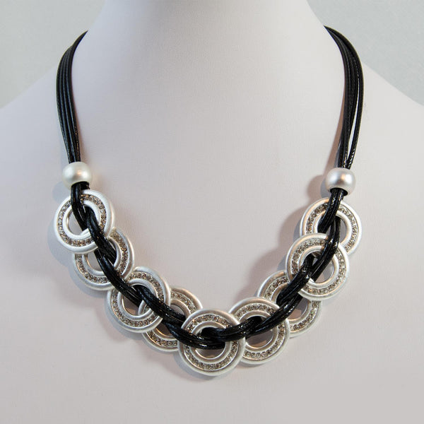 Overlap circle components necklace