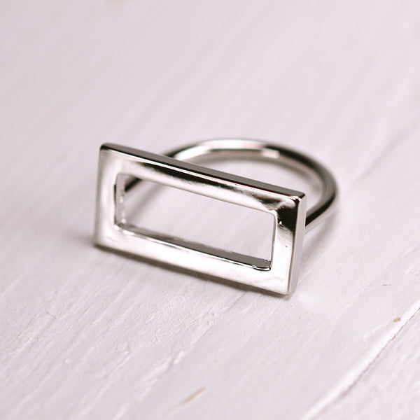 Contemporary ring with a rectangle design