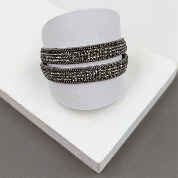 Single strand double wrap bracelet with magnetic clasp