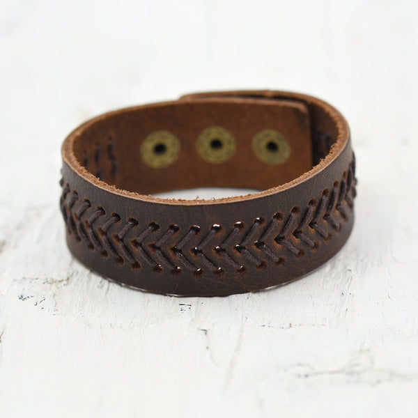 Mens cuff with threaded detail