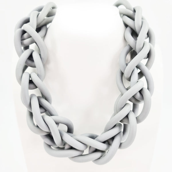 Neoprene interlinked short statement necklace