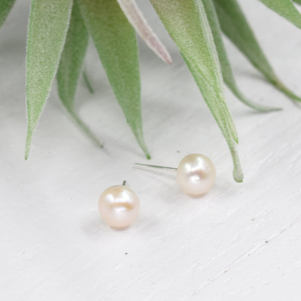 Real pearl stud earrings