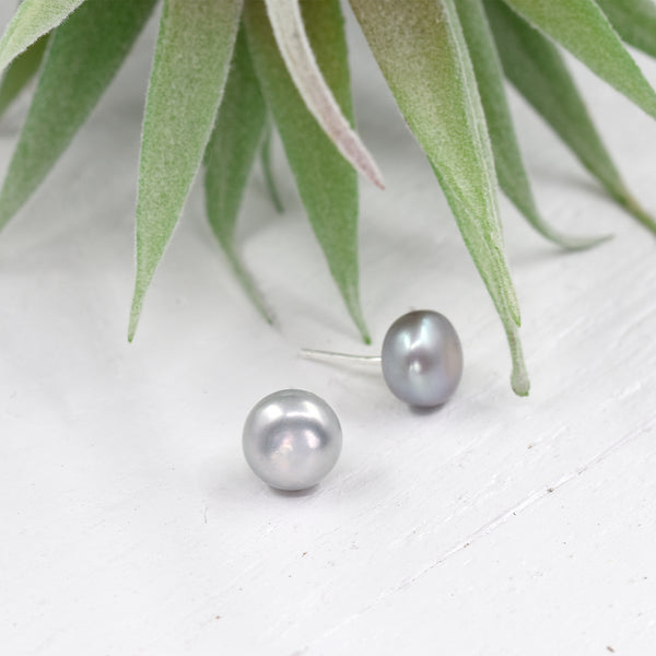 Real grey pearl stud earrings