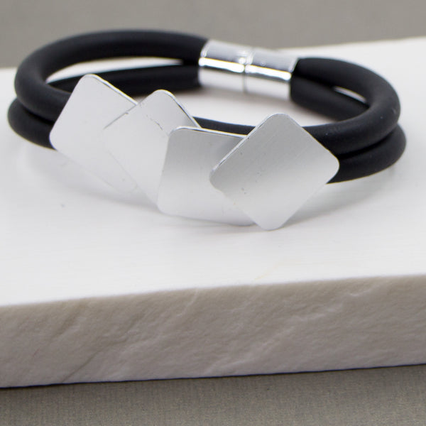 Neoprene bracelet with overlapping squares detail and magnet