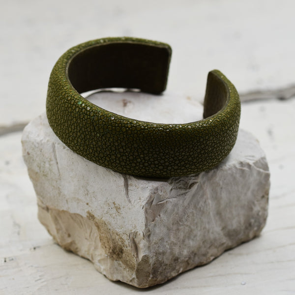 22mm Olive coloured stingray bangle