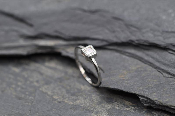 Delicate ring with square feature