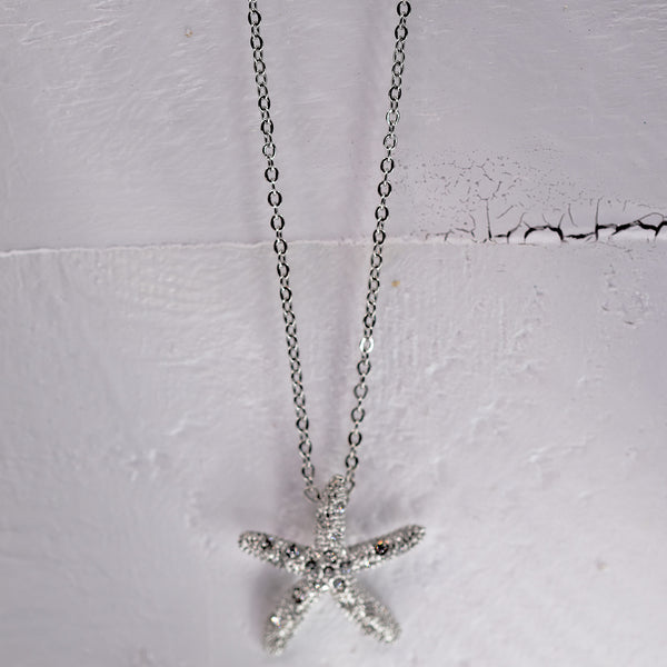 Delicate starfish necklace