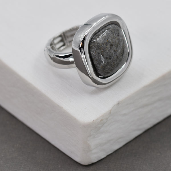 Rounded square pendant stretchy ring