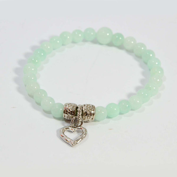 Simple stretchy bead bracelet with little heart charm