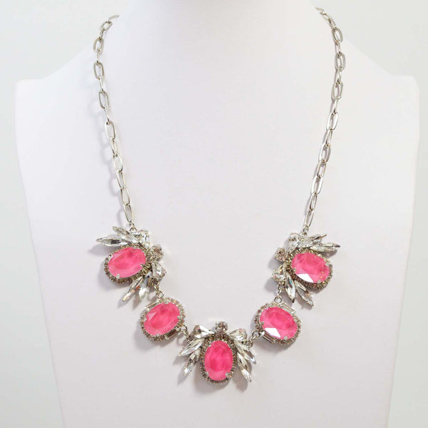 Short necklace with pink and diamante