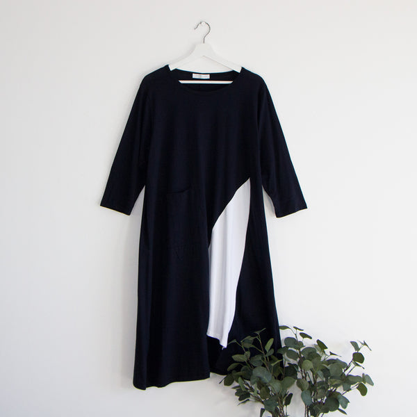 Jersey dress with A symmetric white panel