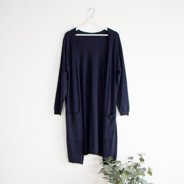 Free sized simple longline cardigan with pocket detail