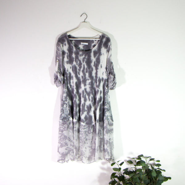 Fine knit long top with special dye effects