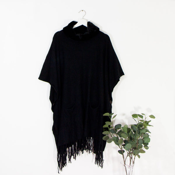 Fine knit poncho with detachable faux fur neckline