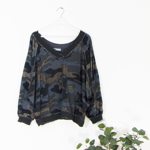 Slouchy v-neck camo top with silver elements