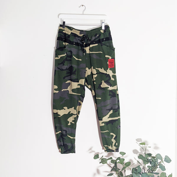 Camo jogger pants with eyelet band detail, pockets and red tab