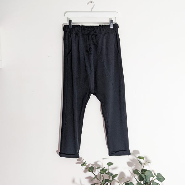 Free size loungewear joggers with low crotch and horizontal stitching