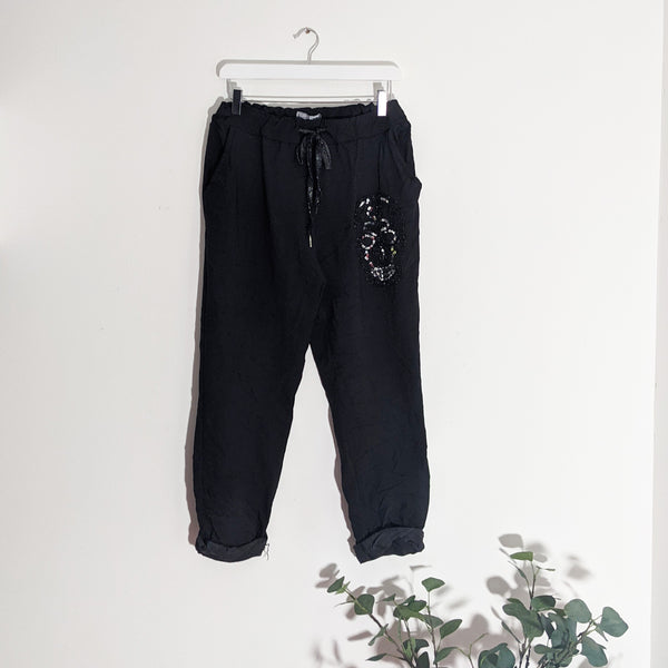 Super stretch trousers with embroidered skull motif (M-L)