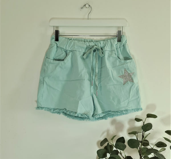 Super stretch shorts with frayed edge and silver star on pocket