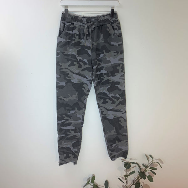 Super stretch camo trousers with raw edge hem