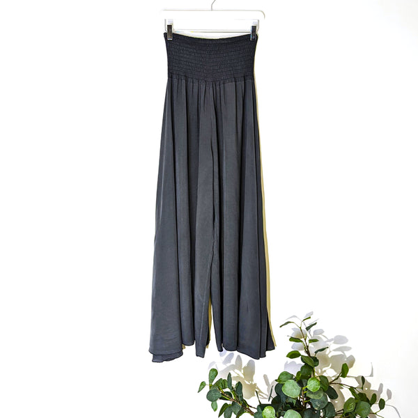 Substantial viscose palazzo trousers with wide elasticated waist band (O/S)