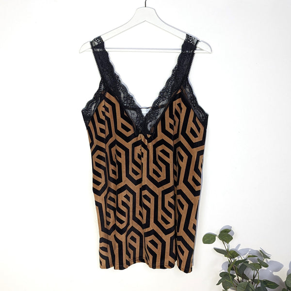 Roomy velvet feel cami top in tan geometric print. and lace trim neckline (L-XL)