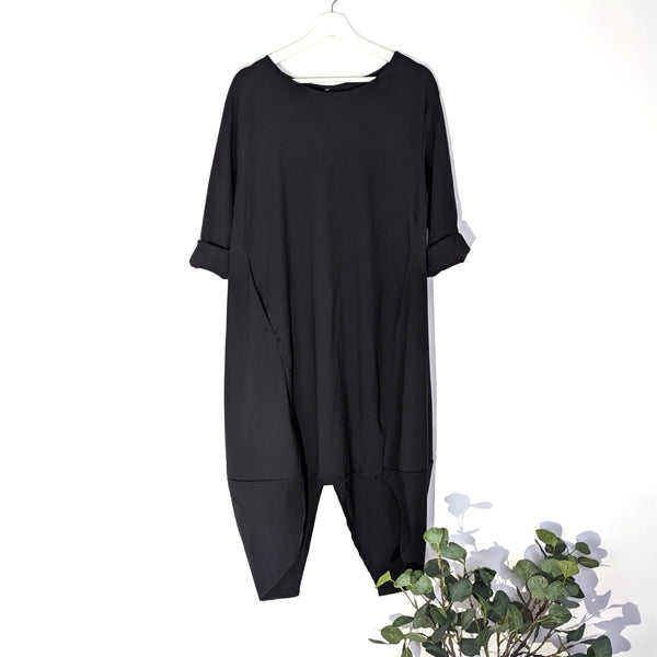 Plain black dress with zip at back (M-XL)