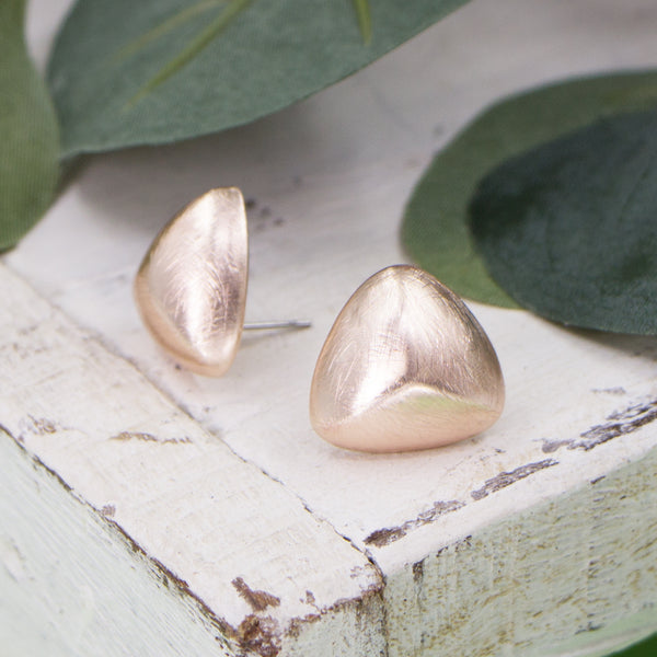 Curve triangle shape stud earrings