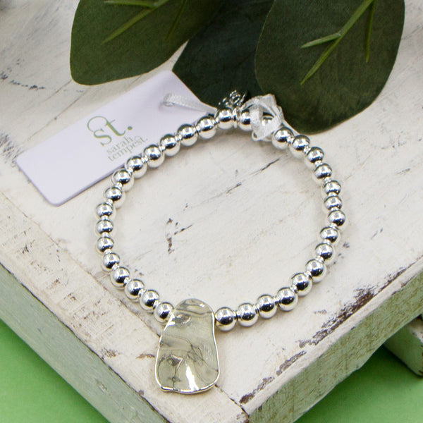 Stretchy bracelet with organic charm