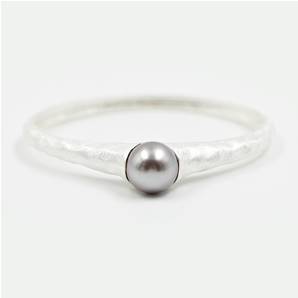 Simple bangle with feature faux pearl