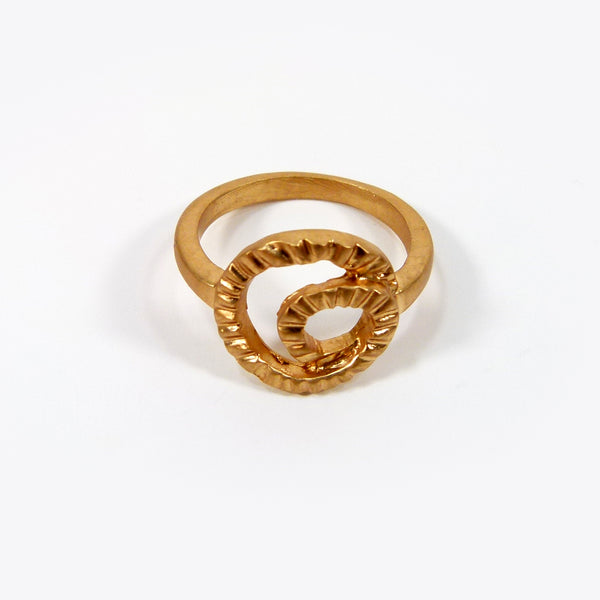 Contemporary flat swirl design ring